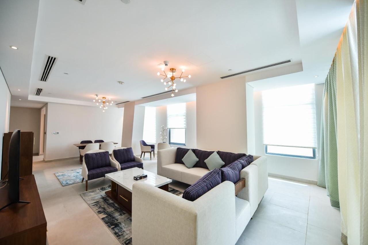 Waterfront Hotel Apartment Lusail Екстериор снимка A living room in a suite at the Ritz-Carlton, DIFC