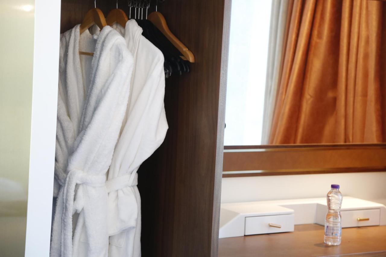 Waterfront Hotel Apartment Lusail Екстериор снимка A bathrobe hanging in a closet