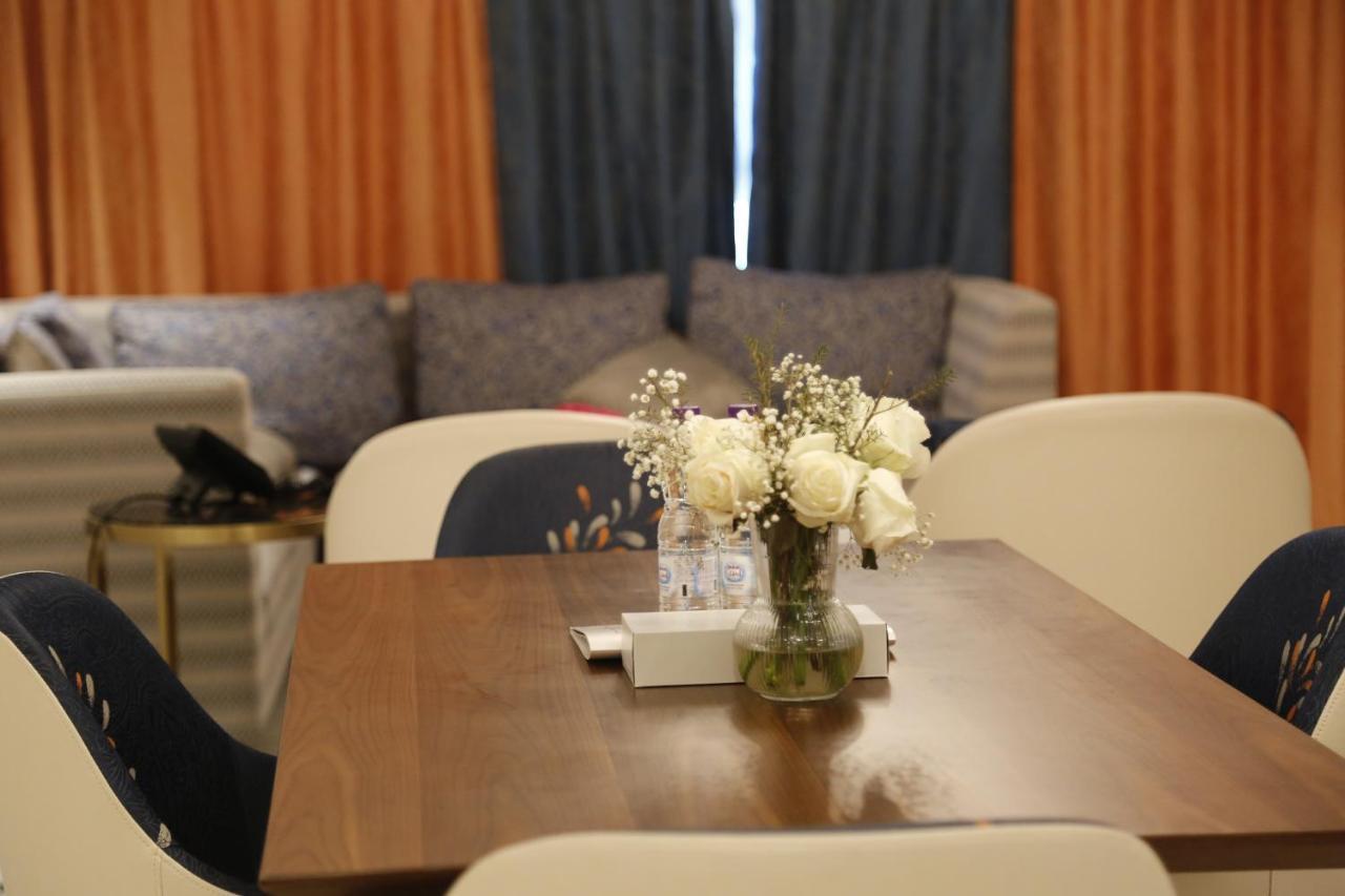 Waterfront Hotel Apartment Lusail Екстериор снимка A dining room in a house